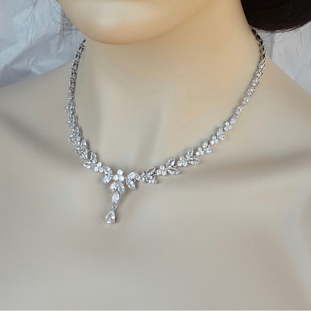Crystal bridal necklace